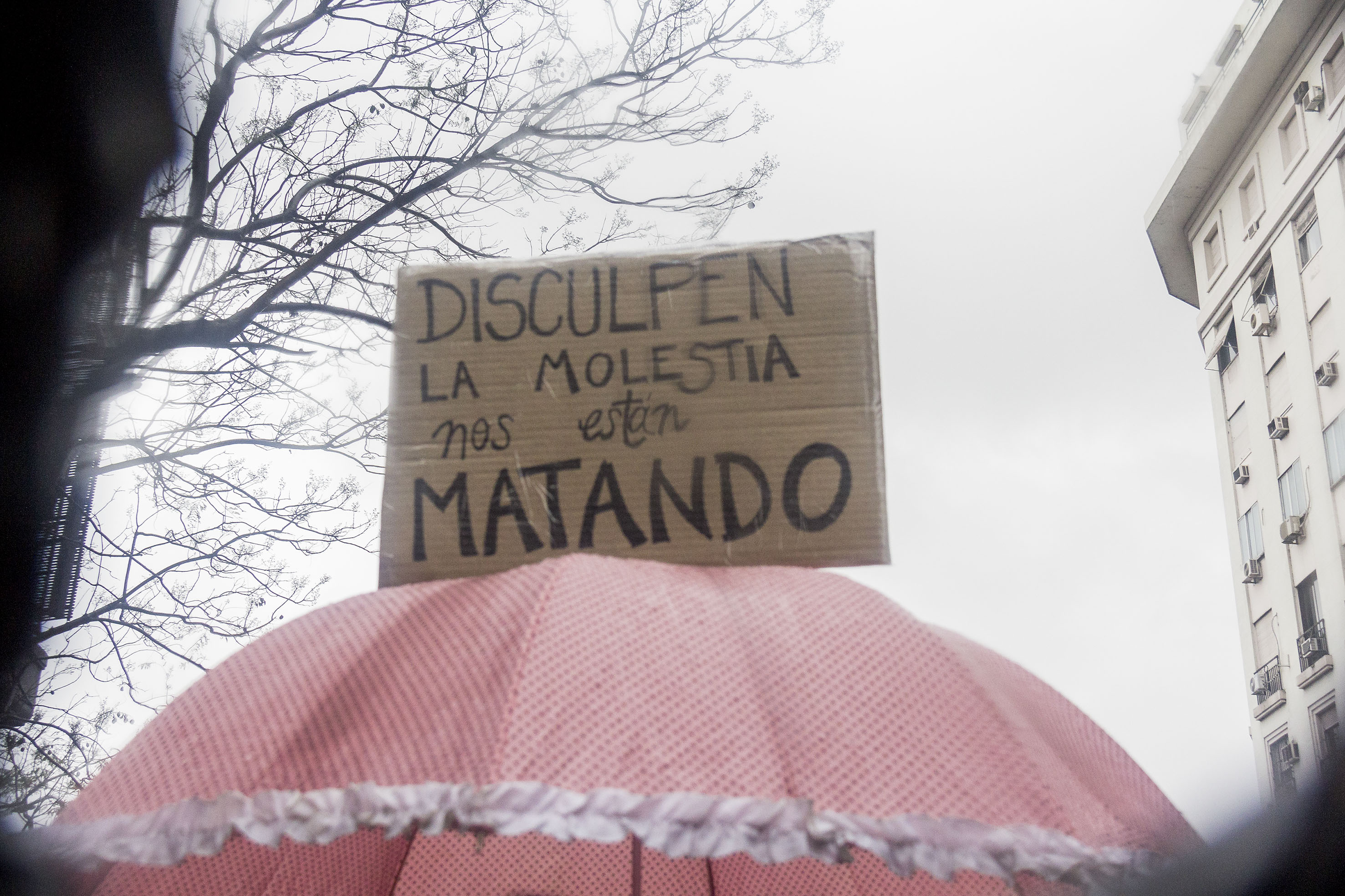#NosotrasParamos: Marcha contra la violencia de género en Argentina