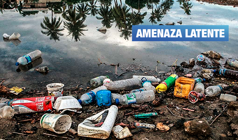 Mar peruano desprotegido pese a gigantesca «isla de basura» que flota cerca a sus costas
