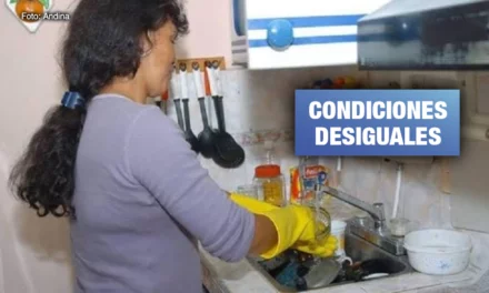 Mujeres peruanas con hijos dedican hasta 48 horas semanales al trabajo doméstico sin pago